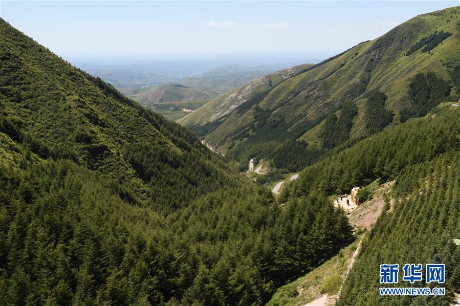 (壯麗70年·奮斗新時(shí)代——記者再走長(zhǎng)征路·圖文互動(dòng))(3)追憶紅色經(jīng)典——《清平樂·六盤山》的誕生