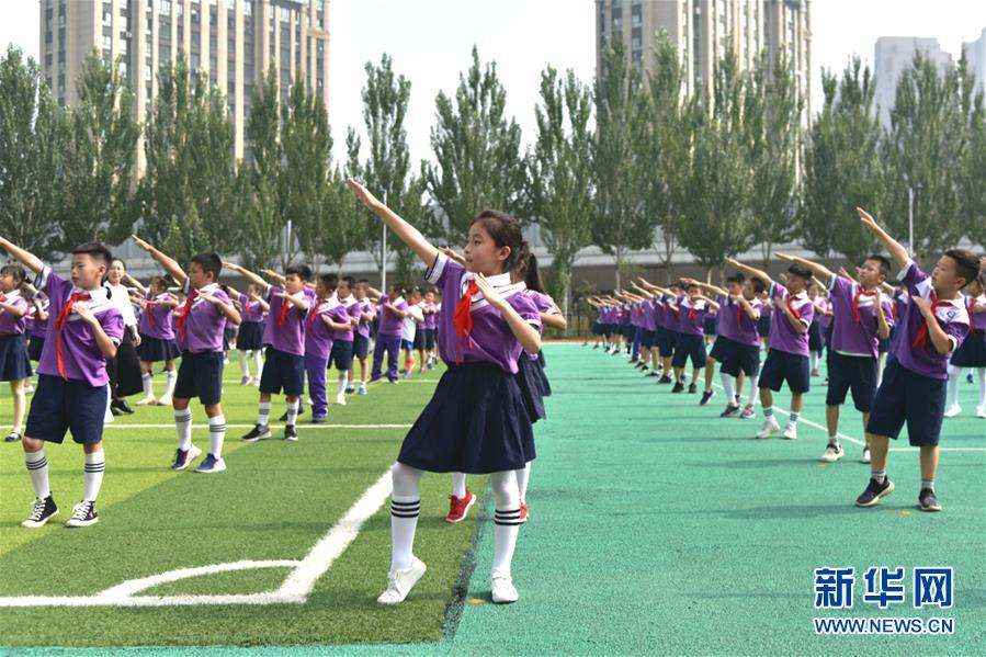 （體育·圖文互動）（1）（在習(xí)近平新時代中國特色社會主義思想指引下——新時代新作為新篇章·總書記關(guān)心的百姓身邊事）奔跑吧，少年！——體育讓孩子們插上強壯的翅膀（配本社同題文字稿）