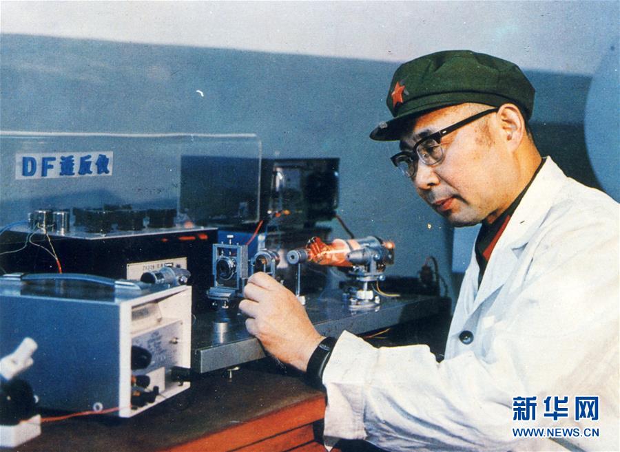 （愛國情 奮斗者·圖文互動）（2）永不停轉(zhuǎn)的“陀螺”——追記中國工程院院士、國防科技大學(xué)教授高伯龍