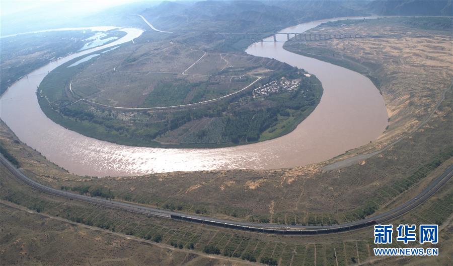 (走讀黃河·圖文互動(dòng))(1)中衛(wèi):33萬畝沙區(qū)變灌區(qū)