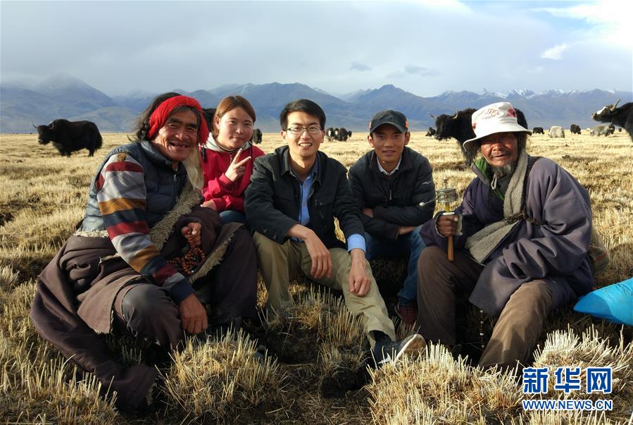 （在習(xí)近平新時代中國特色社會主義思想指引下——新時代新作為新篇章·總書記關(guān)心的百姓身邊事·圖文互動)（1）“我走進(jìn)大山，是為了讓你走出大山”——大學(xué)生支教故事