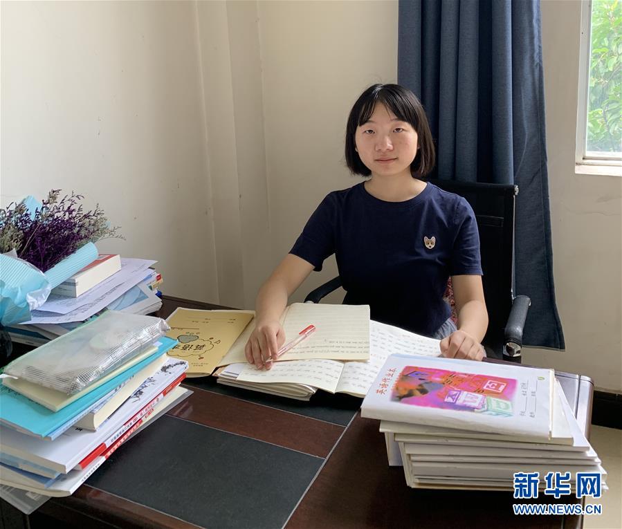 （在習(xí)近平新時代中國特色社會主義思想指引下——新時代新作為新篇章·總書記關(guān)心的百姓身邊事·圖文互動)（2）“我走進(jìn)大山，是為了讓你走出大山”——大學(xué)生支教故事