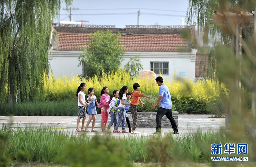 (集中連片特困地區(qū)貧困村調(diào)研行·圖文互動(dòng))(2)“金沙灘”上希望無限——寧夏永寧縣原隆村脫貧調(diào)查