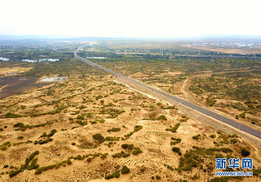 (經(jīng)濟)(5)縱貫?zāi)媳钡哪茉催\輸大通道浩吉鐵路開通運營