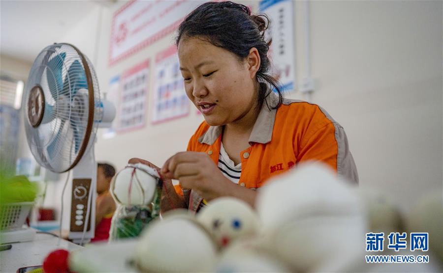 (新華全媒頭條·決戰(zhàn)決勝脫貧攻堅(jiān)·圖文互動)(8)為了人與自然和諧共生——云南“三江并流”地區(qū)決戰(zhàn)精準(zhǔn)脫貧的“生態(tài)畫卷”