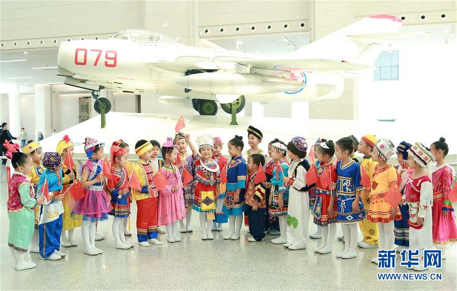 (人民空軍70年·圖文互動)(2)我愛祖國的藍天——空軍強軍主題紀念封8張“同框照”背后的故事