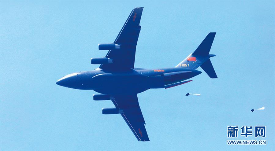 （新華全媒頭條·人民空軍70年·圖文互動(dòng)）（10）陽(yáng)光照耀奮飛的航程——黨中央、中央軍委和習(xí)主席關(guān)心人民空軍建設(shè)發(fā)展紀(jì)實(shí)