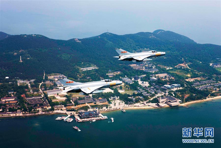 （新華全媒頭條·人民空軍70年·圖文互動(dòng)）（11）陽(yáng)光照耀奮飛的航程——黨中央、中央軍委和習(xí)主席關(guān)心人民空軍建設(shè)發(fā)展紀(jì)實(shí)