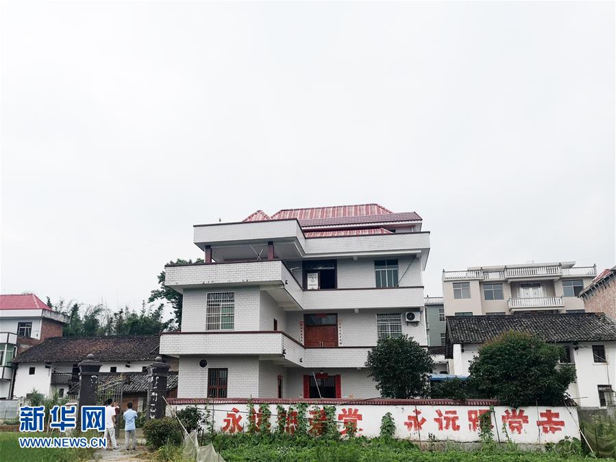 (新華全媒頭條·圖文互動)(5)守望80年的土房 永恒不變的初心——贛南蘇區(qū)曹承鳳家“三棟房”記事