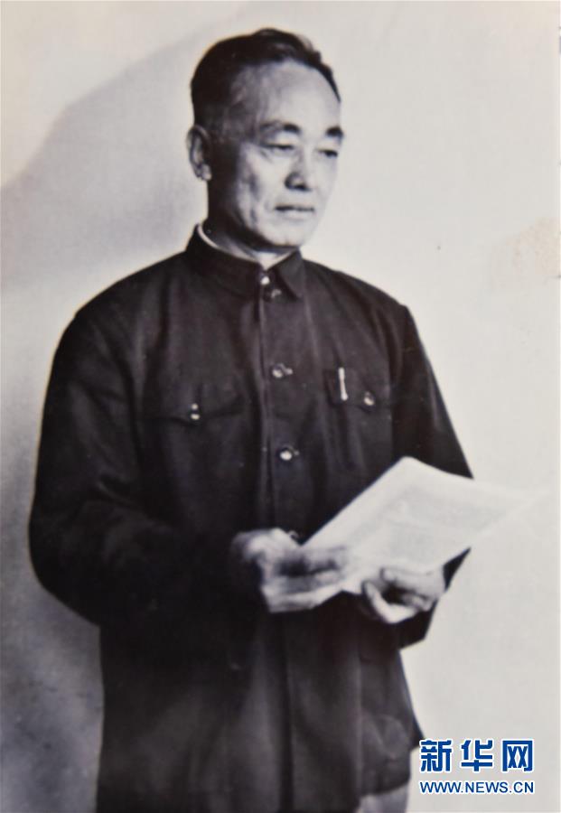 （新華全媒頭條·圖文互動(dòng)）（3）滄海橫流 信仰彌堅(jiān)——記共產(chǎn)黨員、湘潭大學(xué)九旬教授滄南