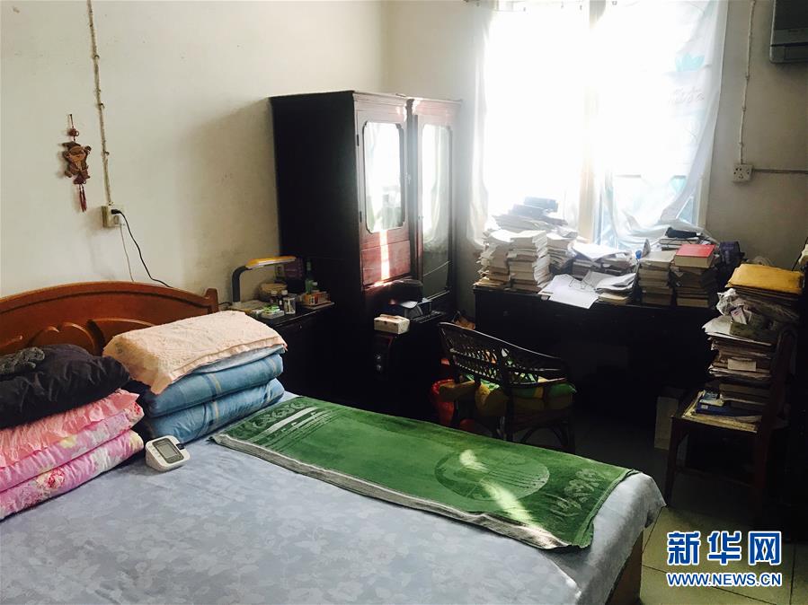 （新華全媒頭條·圖文互動(dòng)）（11）滄海橫流 信仰彌堅(jiān)——記共產(chǎn)黨員、湘潭大學(xué)九旬教授滄南