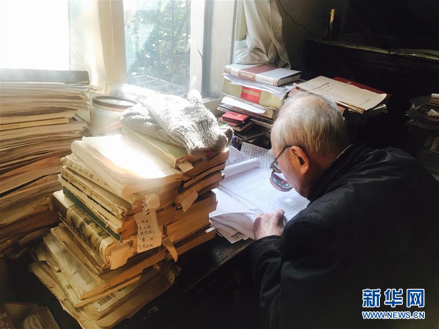 （新華全媒頭條·圖文互動(dòng)）（10）滄海橫流 信仰彌堅(jiān)——記共產(chǎn)黨員、湘潭大學(xué)九旬教授滄南