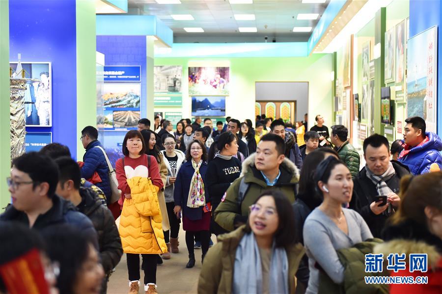 (圖文互動(dòng))(5)慶祝中華人民共和國成立70周年大型成就展現(xiàn)場(chǎng)觀展人次突破300萬