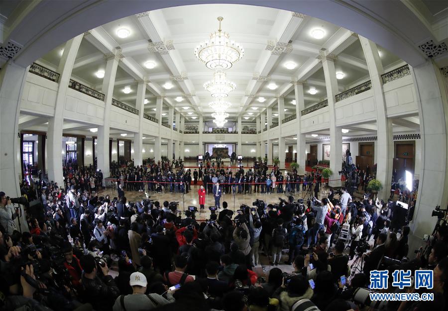 （兩會(huì)·面對(duì)面）（17）全國(guó)政協(xié)委員接受采訪(fǎng)