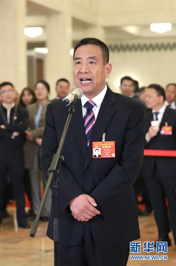 （兩會(huì)·面對(duì)面）（4）全國(guó)人大代表接受采訪(fǎng)