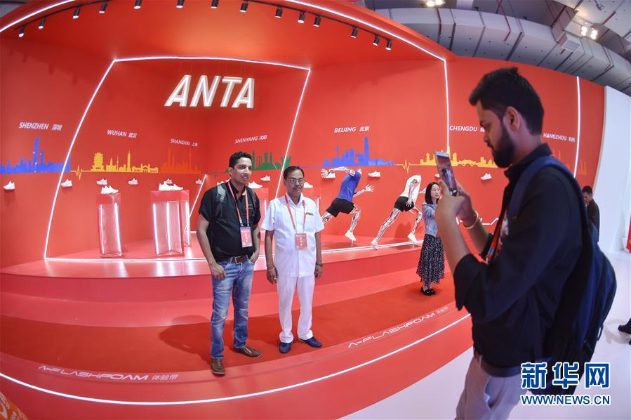 （新華全媒頭條·圖文互動）（9）上下同心再出發(fā)——習(xí)近平總書記同出席2019年全國兩會人大代表、政協(xié)委員共商國是紀實