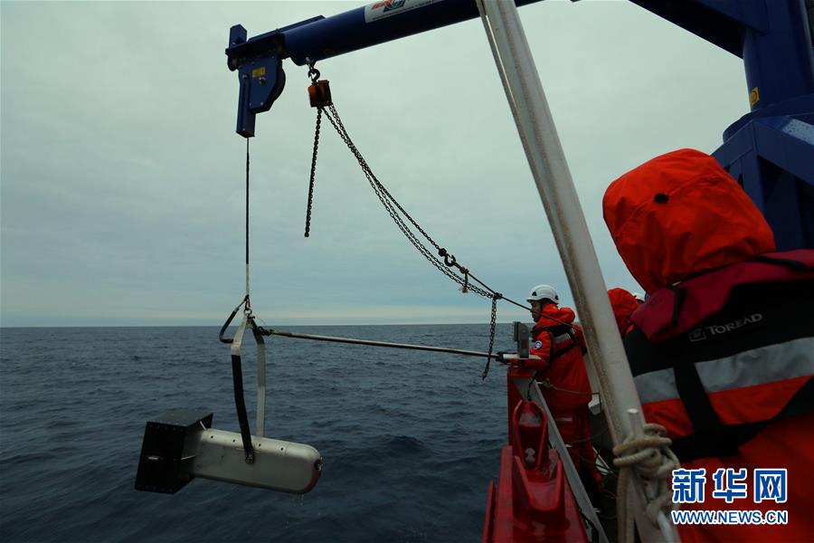 (“雪龍”探南極·圖文互動)(1)中國南極考察隊(duì)順利完成宇航員海綜合科考