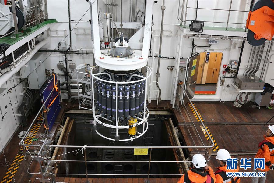 (“雪龍”探南極·圖文互動)(4)中國南極考察隊(duì)順利完成宇航員海綜合科考