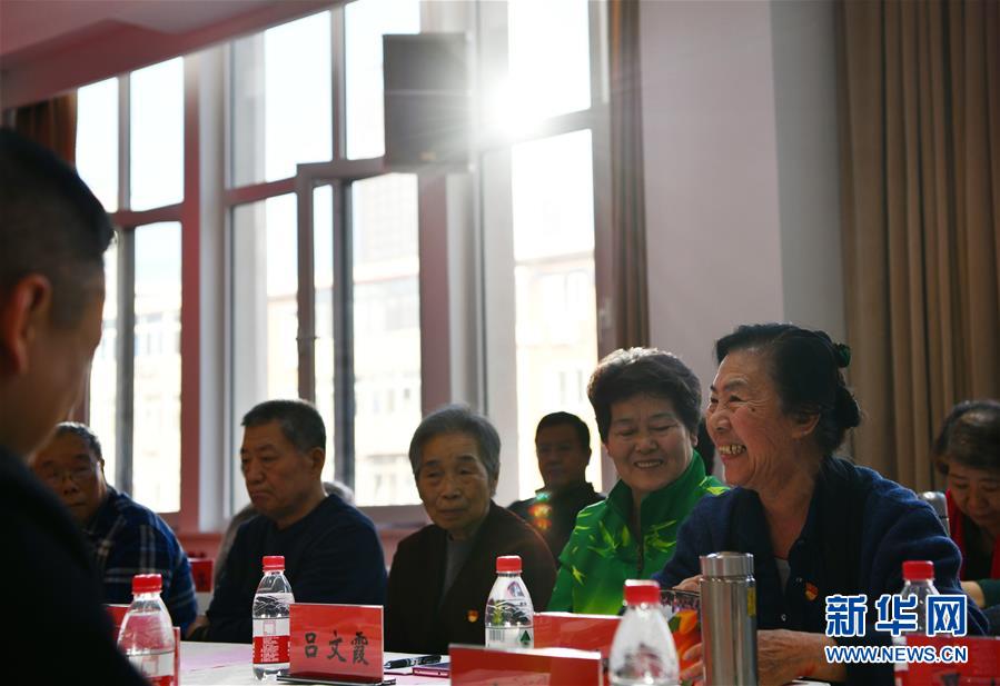 (新春走基層·圖文互動)(3)向群眾匯報——一份當(dāng)面提交的“年度答卷”