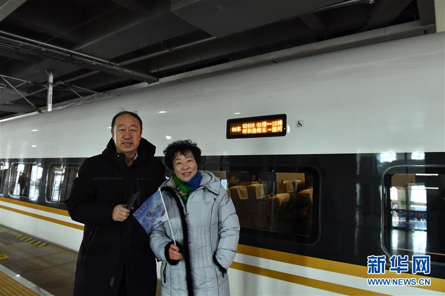 (新華全媒頭條·圖文互動)(5)草原高鐵乘風(fēng)來 北疆唱響新“贊歌”