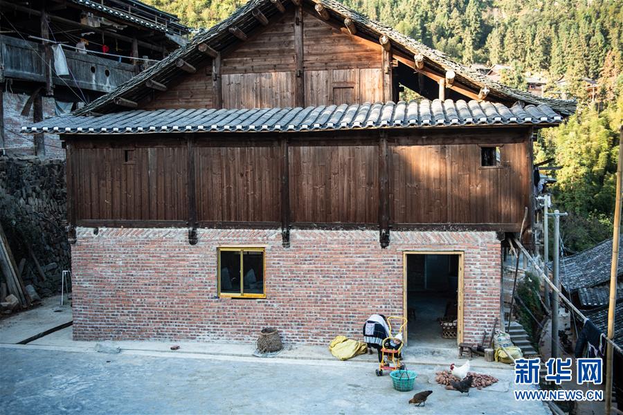 (決戰(zhàn)決勝脫貧攻堅(jiān)·圖文互動(dòng))(2)歷史性告別“人畜混居” 貴州7萬(wàn)余戶(hù)山民“新家”迎新年