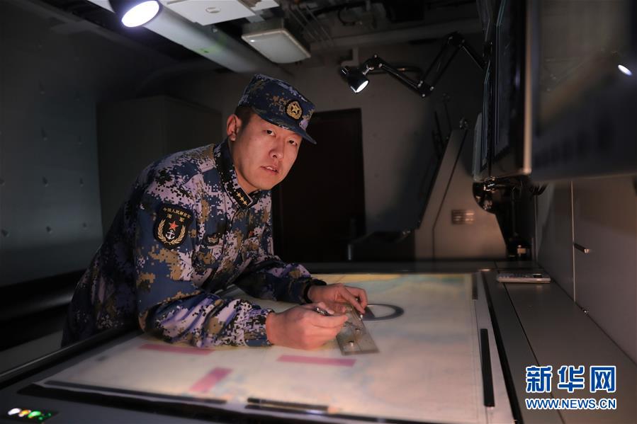 （新春走基層·圖文互動）（2）“我們的目標在視距之外，征途是星辰大海”——夜探國產(chǎn)首艘萬噸級驅逐艦南昌艦