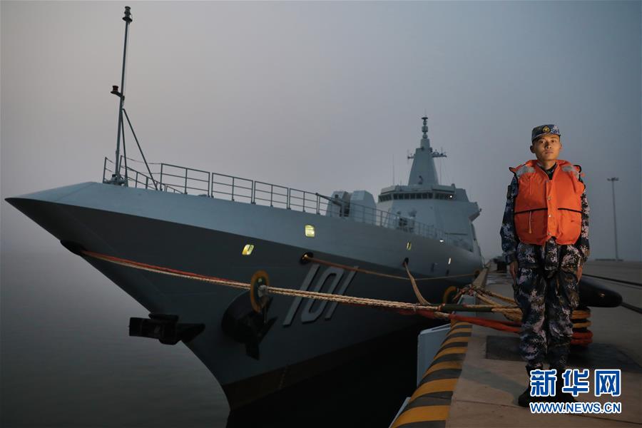 （新春走基層·圖文互動）（4）“我們的目標在視距之外，征途是星辰大海”——夜探國產(chǎn)首艘萬噸級驅逐艦南昌艦