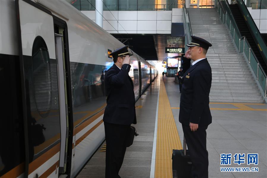 (新春走基層·圖文互動(dòng))(2)超前的“年夜飯”