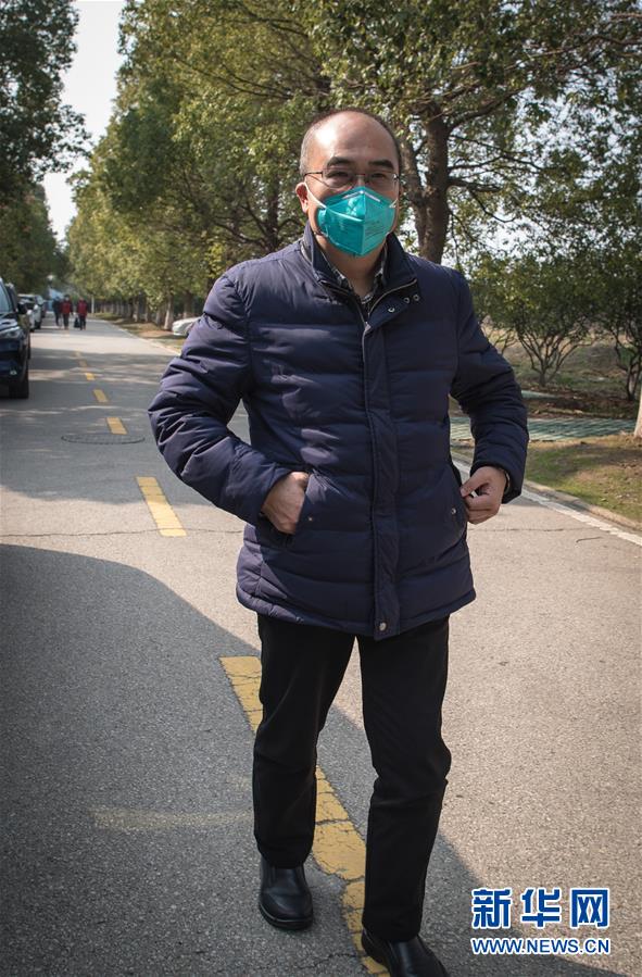 (新華全媒頭條·聚焦疫情防控·圖文互動)(6)拼漸凍生命 與疫魔競速——記疫情“風暴眼”中武漢金銀潭醫(yī)院院長張定宇