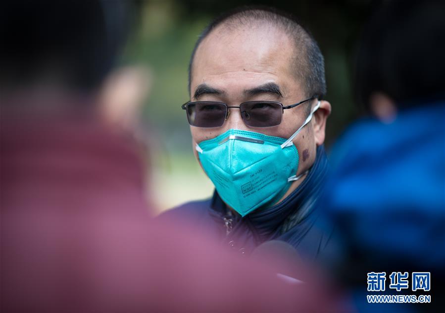 (新華全媒頭條·聚焦疫情防控·圖文互動)(7)拼漸凍生命 與疫魔競速——記疫情“風暴眼”中武漢金銀潭醫(yī)院院長張定宇