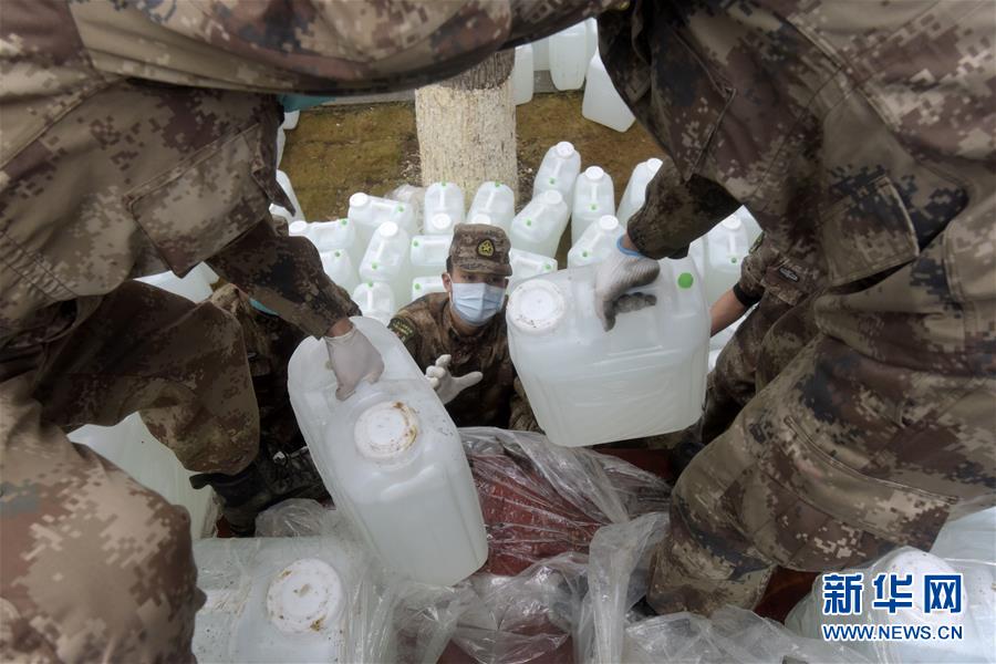 (聚焦疫情防控·圖文互動(dòng))(4)邯鄲市愛國擁軍聯(lián)合會(huì)為武漢火神山醫(yī)院捐贈(zèng)百噸醫(yī)用消毒原液