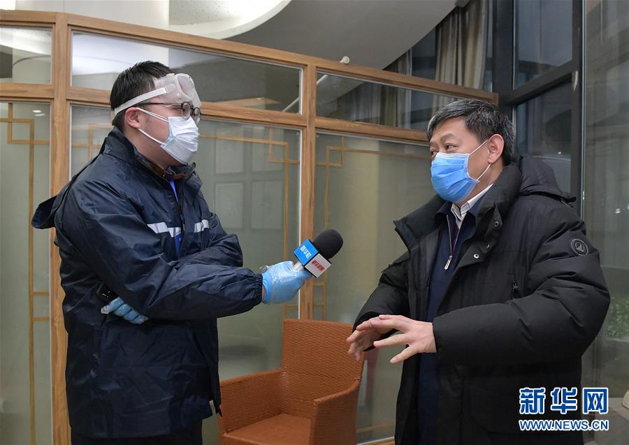 (新華全媒頭條配圖·圖文互動)(1)戰(zhàn)“疫”的一天——新華社記者直擊湖北保衛(wèi)戰(zhàn)