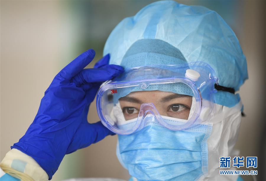 （一線抗疫群英譜·圖文互動(dòng)）（4）“我已躬身入局，勢要共渡難關(guān)!”——戰(zhàn)“疫”一線醫(yī)生黃霞