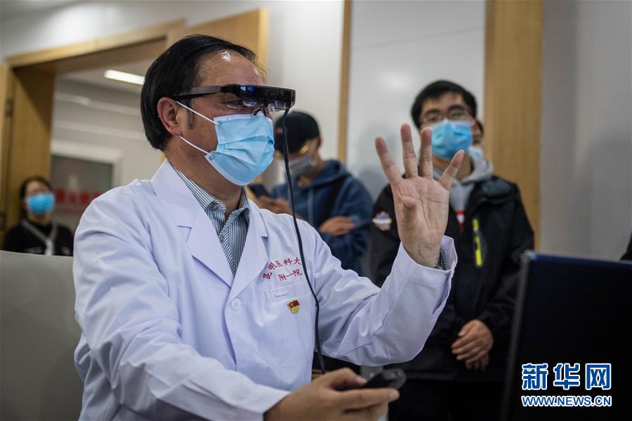 (圖文互動(dòng))(4)云南抗疫醫(yī)生有了“透視眼” 可三維立體看患者肺部