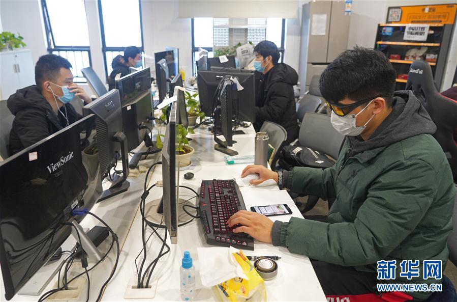 (抓好經濟發(fā)展 應對復雜局面·圖文互動)(3)激活“神經末梢” 暢通“毛細血管”——江西為中小微企業(yè)復工復產“破障清路”