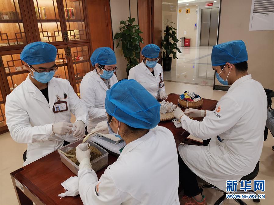 (聚焦疫情防控·圖文互動)(3)中醫(yī)抗疫“桂”在行動——廣西中醫(yī)藥抗疫一線見聞