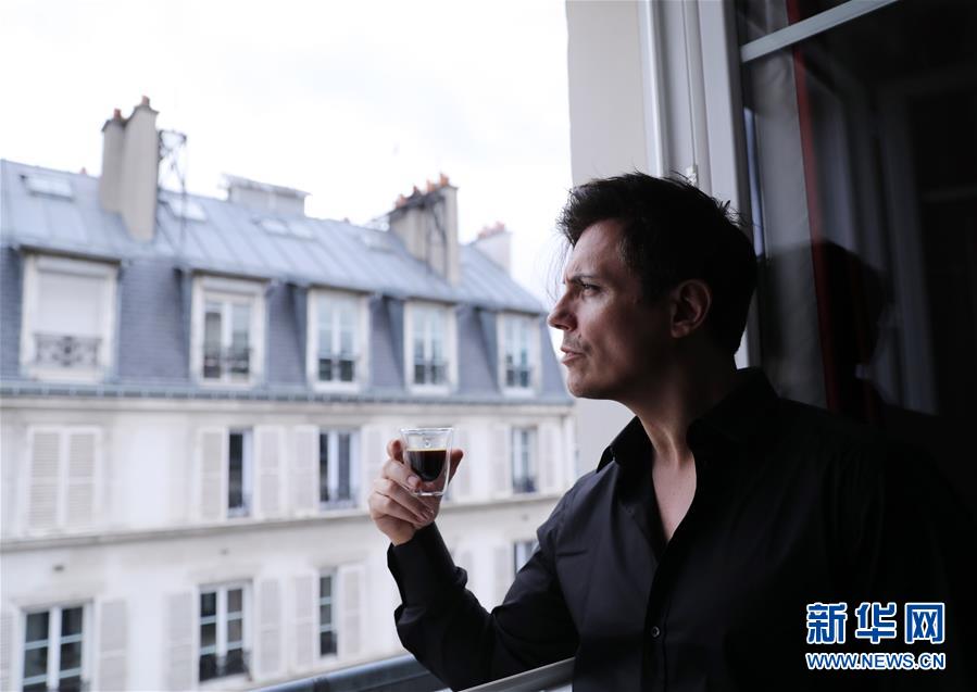 （國際·圖文互動(dòng)）（5）通訊：手牽手，我們共同驅(qū)散陰霾——法國音樂人創(chuàng)作抗疫歌曲背后的故事