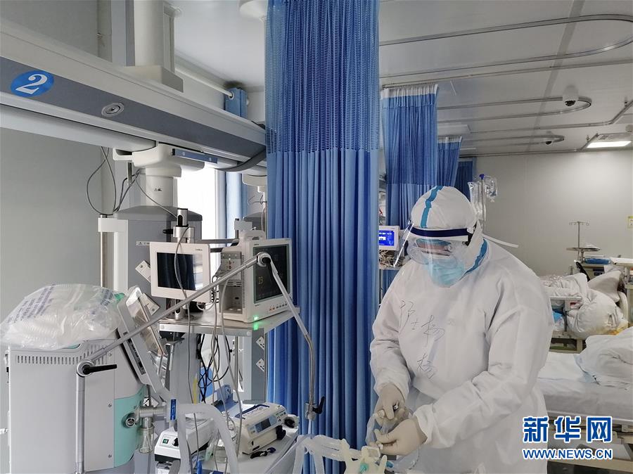 (聚焦疫情防控·圖文互動(dòng))(3)特寫:“90后”醫(yī)護(hù)情侶的抗疫堅(jiān)守