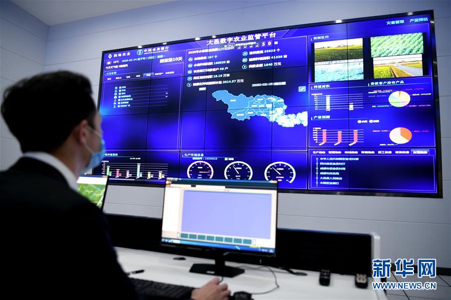 (在習(xí)近平新時(shí)代中國(guó)特色社會(huì)主義思想指引下——新時(shí)代新作為新篇章·習(xí)近平總書(shū)記關(guān)切事·圖文互動(dòng))(4)為農(nóng)田注入硬核生產(chǎn)力——一些地方春耕中農(nóng)業(yè)科技創(chuàng)新掃描