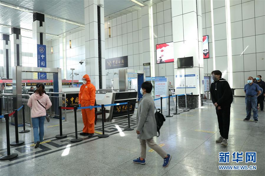 (聚焦疫情防控·圖文互動(dòng))(3)中哈霍爾果斯國際邊境合作中心中方區(qū)域恢復(fù)運(yùn)營