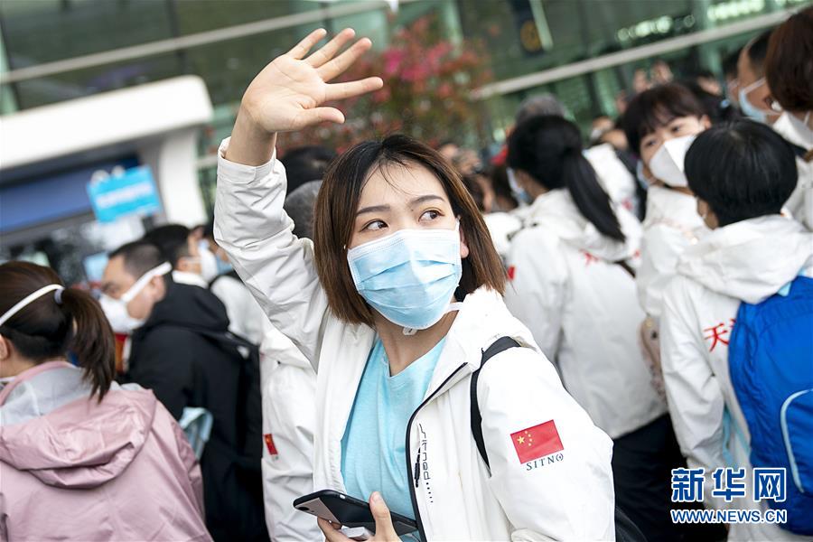 （新華全媒頭條·圖文互動）（4）最美逆行者，武漢永遠記得你！——首批援鄂醫(yī)療隊返程紀實