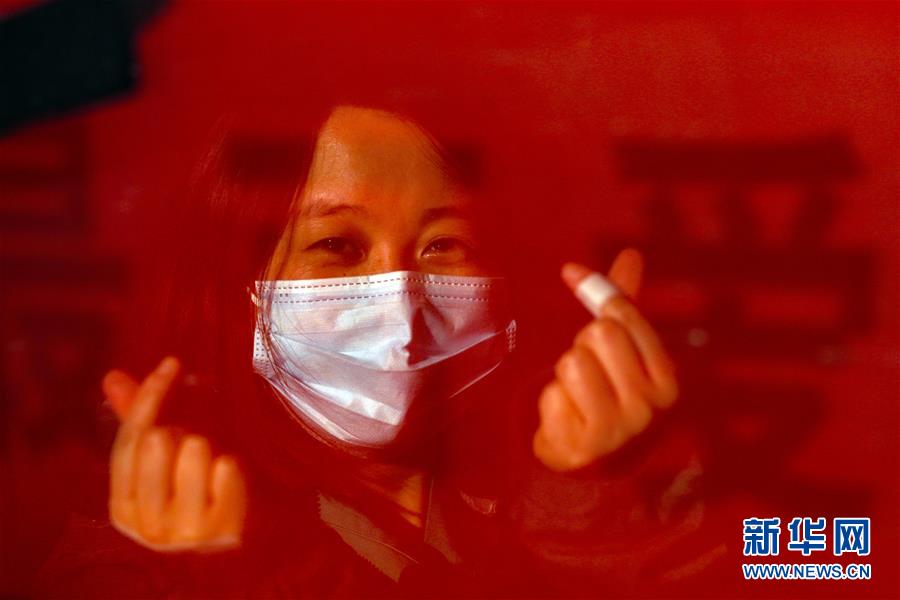 （新華全媒頭條·圖文互動）（5）最美逆行者，武漢永遠記得你！——首批援鄂醫(yī)療隊返程紀實