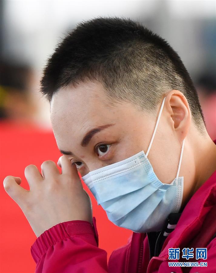 （新華全媒頭條·圖文互動）（11）最美逆行者，武漢永遠記得你！——首批援鄂醫(yī)療隊返程紀實