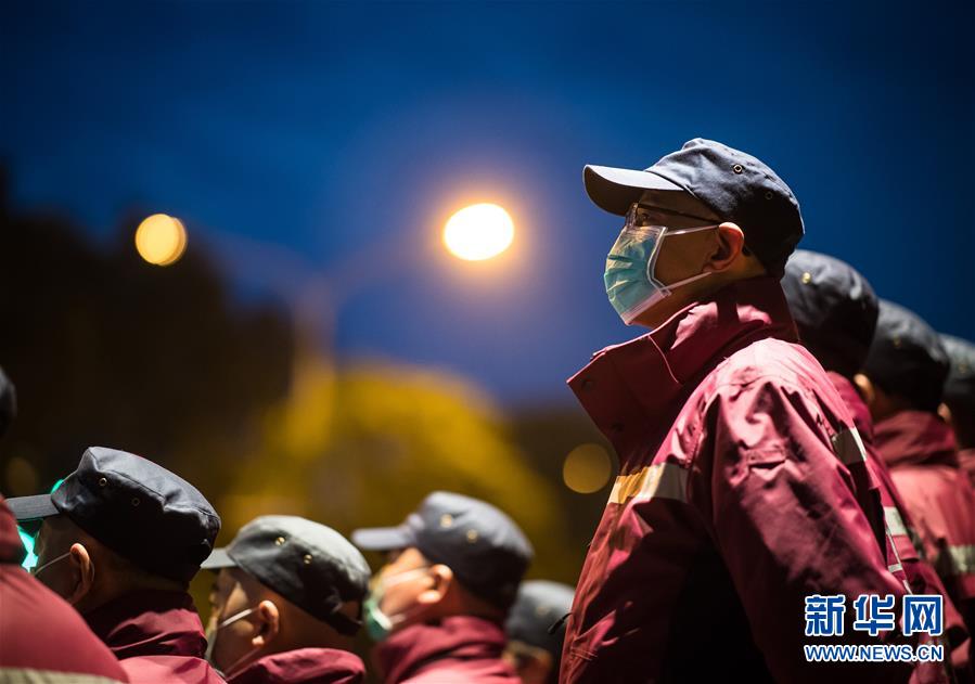 （新華全媒頭條·圖文互動）（12）最美逆行者，武漢永遠記得你！——首批援鄂醫(yī)療隊返程紀實