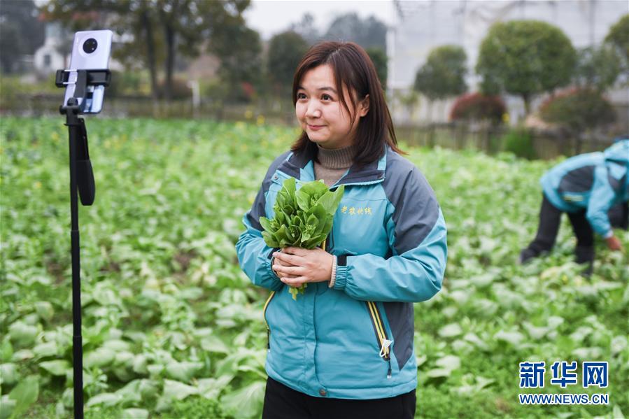 (中國經濟新觀察·圖文互動)(1)“云端”上演新場景——新型消費激活發(fā)展新動能