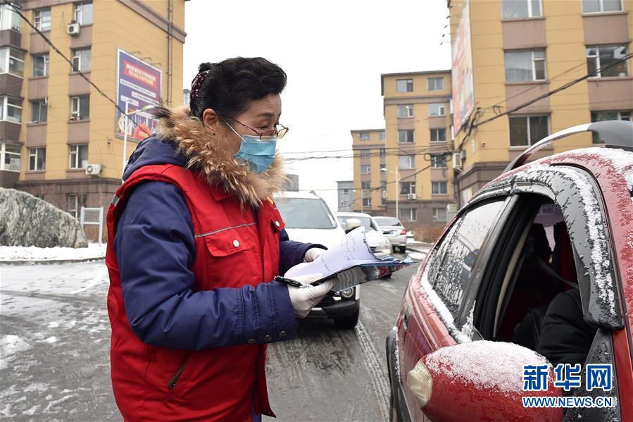 （習(xí)近平致敬的戰(zhàn)“疫”英雄·社區(qū)工作者篇·圖文互動）（1）他們，堅守一線戰(zhàn)風(fēng)雨