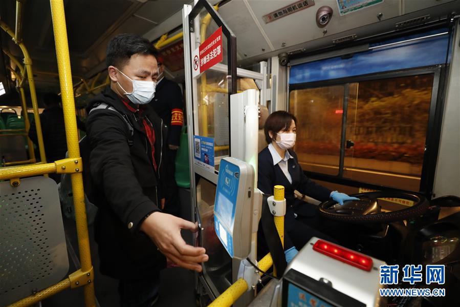 (聚焦疫情防控)(5)武漢市部分公交車(chē)恢復(fù)開(kāi)行