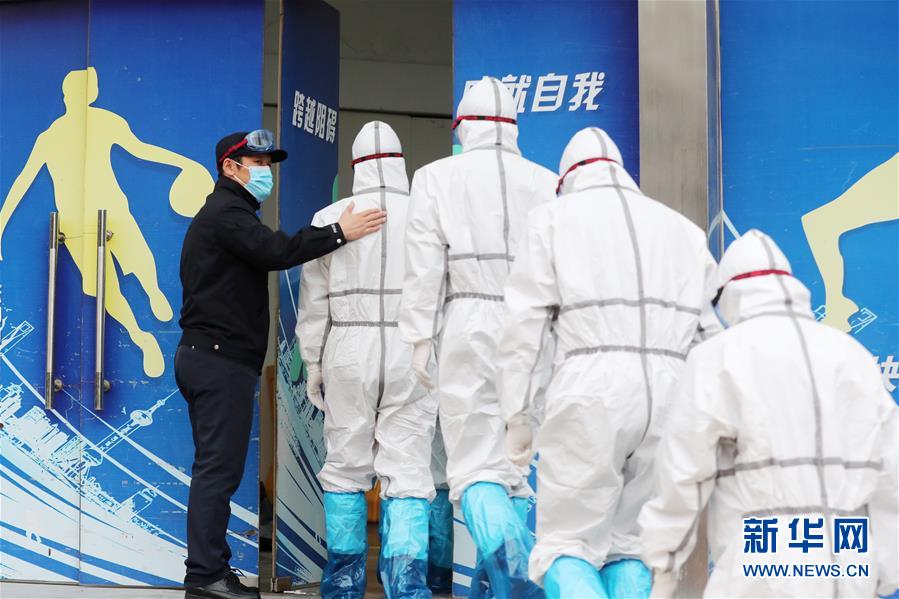 （習(xí)近平致敬的戰(zhàn)“疫”英雄·公安干警篇·圖文互動）（2）他們，抗疫一線鑄警魂