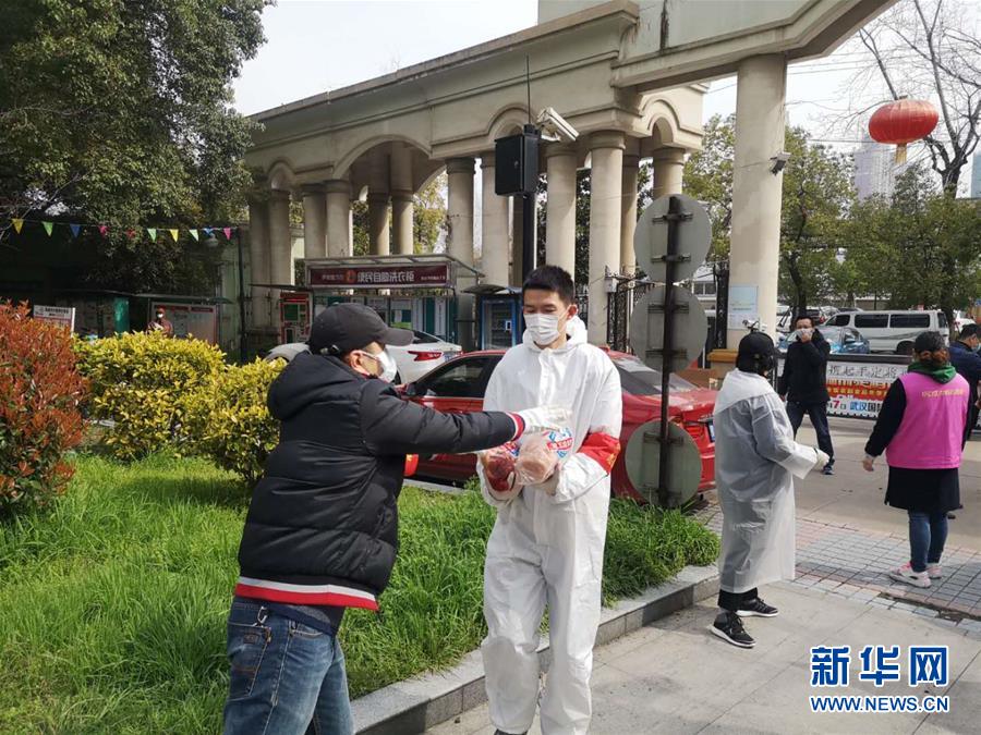 （習(xí)近平致敬的戰(zhàn)“疫”英雄·下沉干部篇·圖文互動）（3）他們，挺身而出守防線