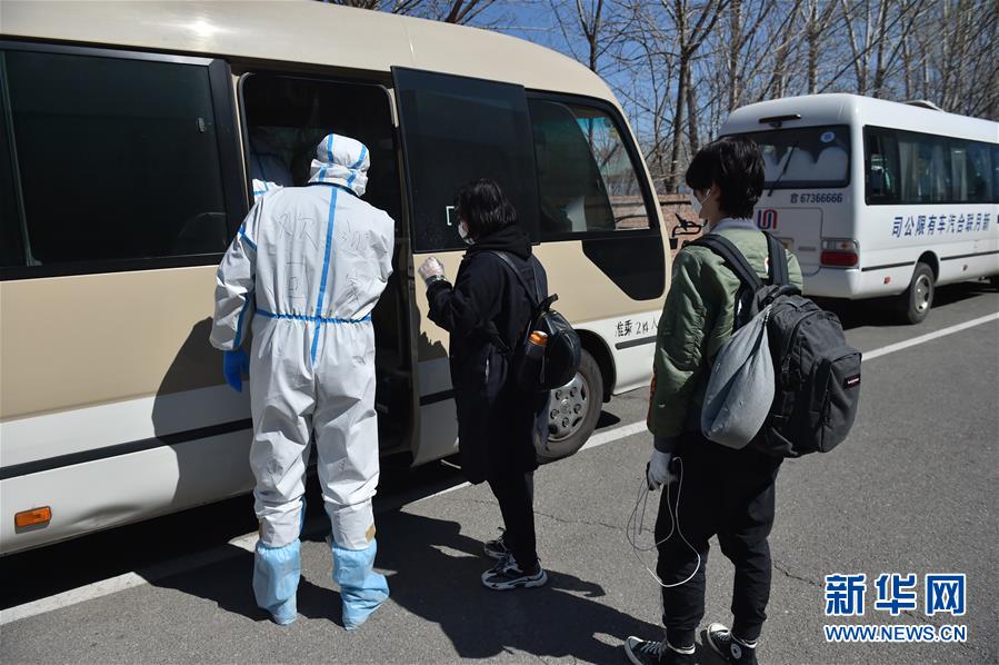 （聚焦疫情防控·圖文互動）（6）“感謝你們，讓我感到很踏實！”——北京入境人員轉(zhuǎn)運及隔離點見聞